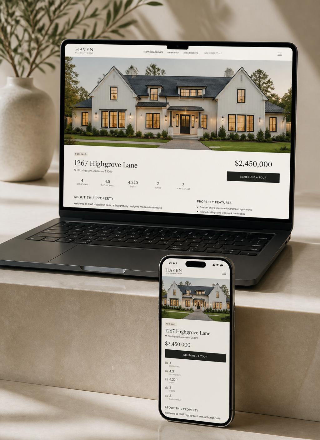 Sistema Inmobiliario Premium mostrado en laptop y móvil